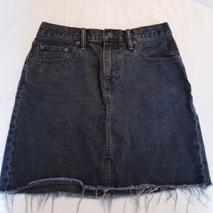 Levi's black jean skirt